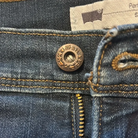 Levi’s SIZE 31”x 30”(12) Perfectly Slimming 512 Jeans - Straight Leg - Like New - Picture 11 of 14